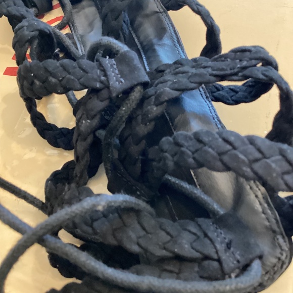 GLADIATOR LACE UP SANDAL ( Size: 10) - Picture 6 of 15